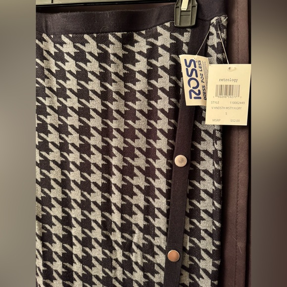 Houndstooth Pencil Skirt - Picture 3 of 7